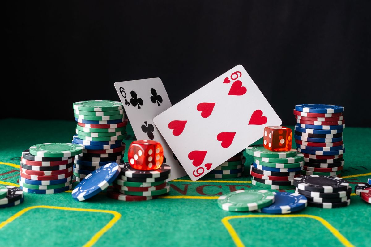 Slots 777 کیسینو میں پوکر گیمز