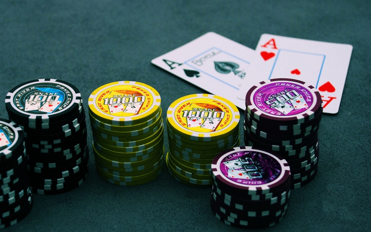 Slots 777 کھلاڑیوں کے لیے لائیو کیسینو سیکشن